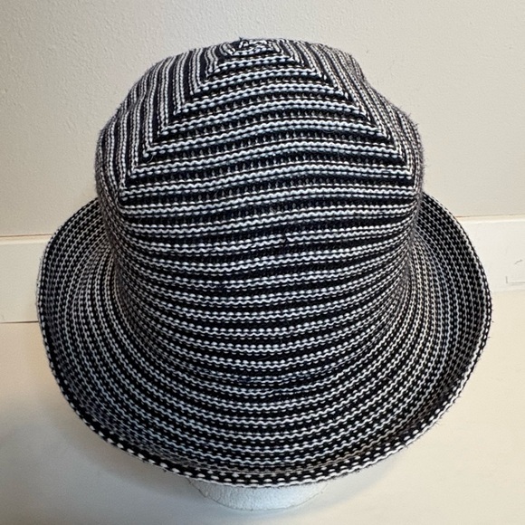 Blue and White Striped Bucket Hat Vintage made in Korea - Picture 3 of 7